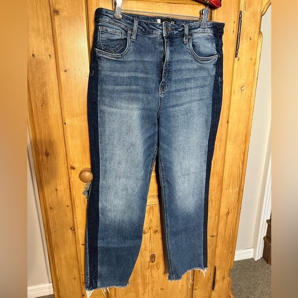 Kut from the Kloth Denim - Kut From The Kloth Stonewashed Jeans W/Dark Striped Sides Ragged Bottom SZ 14L